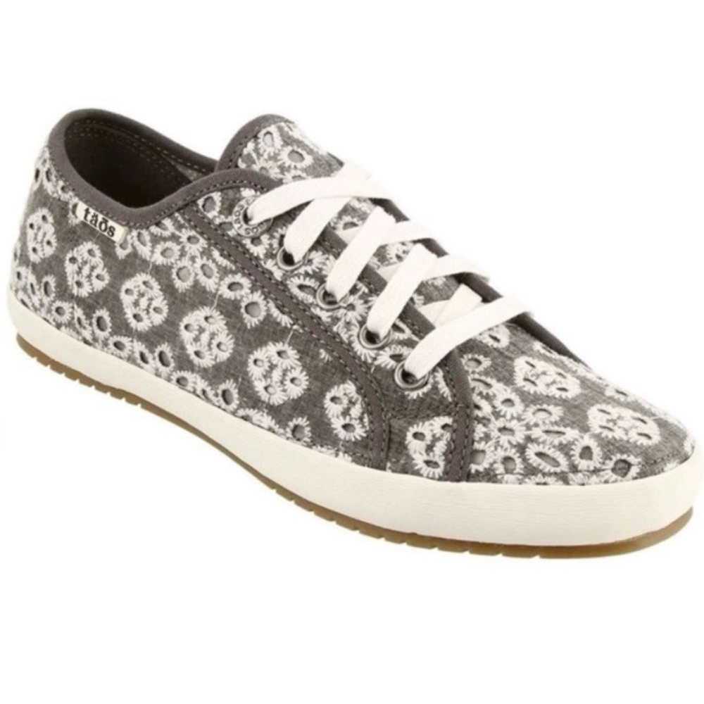Taos Star Lite Eyelet Embroidered Floral Patterned Sneakers in Charcoal size 7.5
